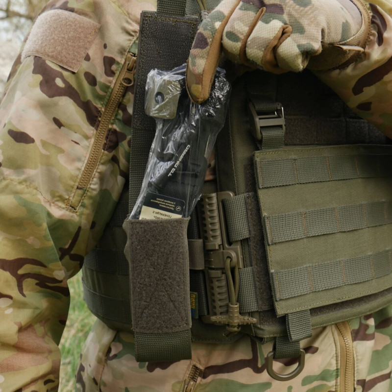 Підсумок під турнікет відкритого типу з кріпленнями для тактичних ножиць та маркера хакі